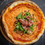 Hand craft romana pizza