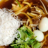 หนึ่ง กระเพาะปลา หม้อเดือด ตลาดกลางลาดสวาย ลำลูกกา