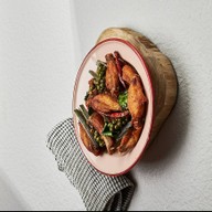 เมนูของร้าน บ้านฮาวด์ แม็คโคร สาทร