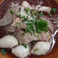 ก๋วยเตี๋ยวหมูน้ำตก แสงจันทร์