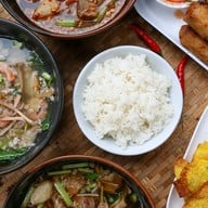 ก๋วยเตี๋ยวโรงสีแสงไทย( บ้านบึง )  บางวัว