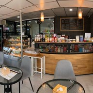 นทีริน Café and Restaurant