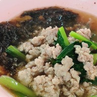 เมนูของร้าน เป็ดย่างน้ำผึ้งเจ้าเก่าบางรัก ตรงข้ามซอยวัดตะกล่ำ