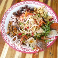 เจ๊สุ ตำถาด ตลาดน้ำพันท้ายนรสิงห์