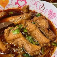 ก๋วยเตี๋ยวไก่มะระ ปูกะเอ วงเวียนซอย7บ้านสวน