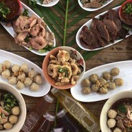ก๋วยเตี๋ยวเรือแม่จันทร์ ร้านอร่อยซอยเสือใหญ่(ต้นตำหรับ)