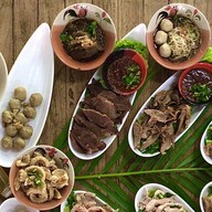 ก๋วยเตี๋ยวเรือแม่จันทร์ ร้านอร่อยซอยเสือใหญ่(ต้นตำหรับ)