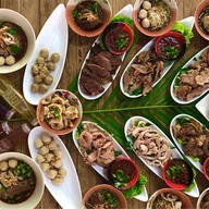 ก๋วยเตี๋ยวเรือแม่จันทร์ ร้านอร่อยซอยเสือใหญ่(ต้นตำหรับ)