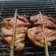 หน้าร้าน ร้านส้มตำบ้านริมคลอง