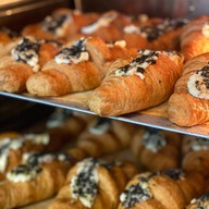 เมนูของร้าน CHA’Sant by Chef Natty - Truffle Cheese Croissant ครัวซองต์ ทรัฟเฟิล ชีส เค้ก แฮม ชา กาแฟ มัทฉะ สุขุมวิท39