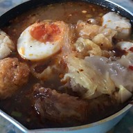 เมนูของร้าน เฮียปิงก๋วยเตี๋ยวต้มยำพริกเผาไข่ยางมะตูม สี่แยกบ้านแขก