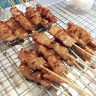 เมนูของร้าน หมูปิ้งแม่ฉลวย สาขา 2 ตลาดสดกะทู้ (ใหม่)