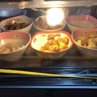 เมนูของร้าน เฮียปิงก๋วยเตี๋ยวต้มยำพริกเผาไข่ยางมะตูม สี่แยกบ้านแขก