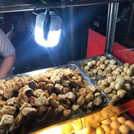 เมนูของร้าน เฮียปิงก๋วยเตี๋ยวต้มยำพริกเผาไข่ยางมะตูม สี่แยกบ้านแขก