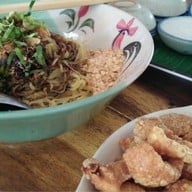 ภัทรพล ก๋วยเตี๋ยวเรืออยุธยารสเด็ด 1
