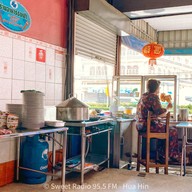 เจ๊หงัง ข้าวหน้าไก่ ขาหมู ก๋วยเตี๋ยวดป็ดตุ๋น