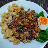 ยำขนมจีน ตลาดหลังบิ๊กซีนครปฐม