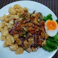 ยำขนมจีน ตลาดหลังบิ๊กซีนครปฐม