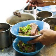 เฮียสิทธิ์ หมี่ซั่วเป็ดตุ๋น เจ้าเก่า ตลาดใหม่