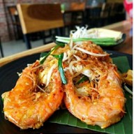 ผัดไทยกุ้งสดแม่มด ตลาดโสภณ โต้รุ้ง