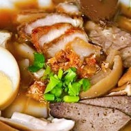 ก๋วยจั๊บน้ำข้นรสเด็ด(เจ้าเก่า40ปี) สาขา2 ตลาดสะพาน2