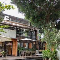บรรยากาศ Simple Bistro And Serve