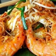 ผัดไทยกุ้งสดแม่มด ตลาดโสภณ โต้รุ้ง