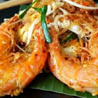 ผัดไทยกุ้งสดแม่มด ตลาดโสภณ โต้รุ้ง