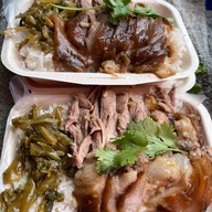 เมนูของร้าน ร้านขาหมูเตาถ่าน สูตร 100 ปี และอาหารตามสั่ง ฟรีไข่ดาว