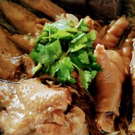 ร้านก๋วยเตี๋ยวคุณยาย (แม่เตี่ย) ตามสั่ง & ขนมไทย (แยกบุ่งกระเบา) นครนายก