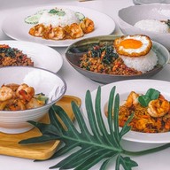 ร้านจวัก  ข้าวกะเพราพริกแห้ง  สุดปัง!