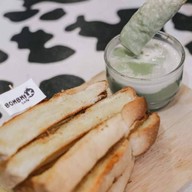 BOMBMILK CAFE บ้านบัวทอง