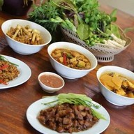 ข้าวแกงบ้านเมษา