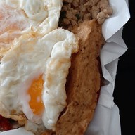 เมนูของร้าน อาม่ากะเพราถาดโคตรอิ่ม @บางกรวย
