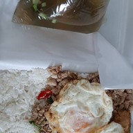 เมนูของร้าน อาม่ากะเพราถาดโคตรอิ่ม @บางกรวย