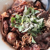 หิวเตี๋ยวเลี้ยวมาชิม