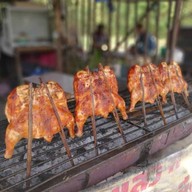 ไก่ย่างวิเชียรบุรีอุ๊&ฝน