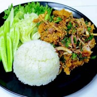 วีณาไก่แซ่บ ถนนหลวงพ่อ