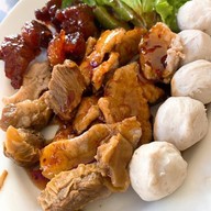 ก๋วยเตี๋ยวเพ็ญพริกเผ็ด