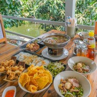 ลาบเสือหิว โกปี๊ หลังโรงไม้