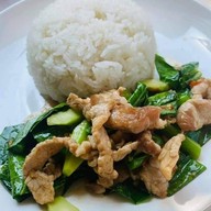 เมนูของร้าน กะเพราลืมผัว&ยำจี๊ดจ๊าด