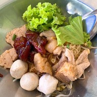 ก๋วยเตี๋ยวเพ็ญพริกเผ็ด