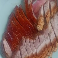 มาลีเป็ดย่าง-หมูกรอบ หน้าโรงแก้ว