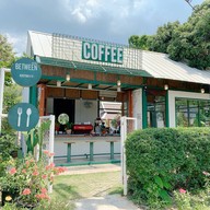 Between_cafe
