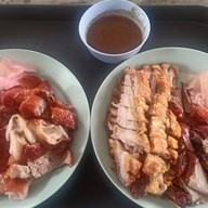 มาลีเป็ดย่าง-หมูกรอบ หน้าโรงแก้ว