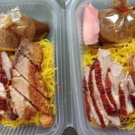 มาลีเป็ดย่าง-หมูกรอบ หน้าโรงแก้ว