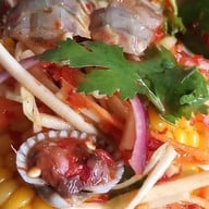 ผู้ชายขายยำ หมู่บ้าน สินธนาโฮมเพลค