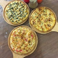 ร้านพิซซ่าหน้าทะลัก