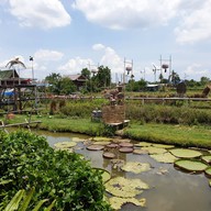 บรรยากาศ ก๋วยเตี๋ยวห้อยขากาแฟสดบ้านสวนมะลิ