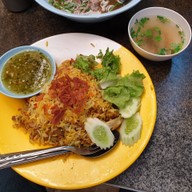 เมนูของร้าน ข้าวหมกไก่สามสี น้ำใสไฮโซ ตลาดมีนบุรี